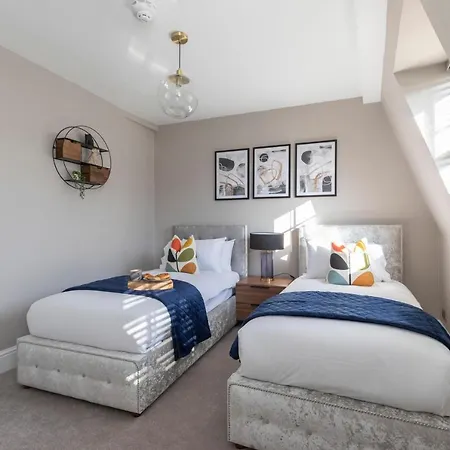 Elliot Oliver - Laverham House - Stunning 6 Bedroom Regency House With Parking Cheltenham Exterior photo